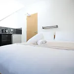 Gloucester Rd By N And N Stays, Recently Refurbed 6 Bed Ensuite House By N And N Ltd, Perfect For Contractors And Corporate Stays, Close To Ytl Arena Site, Pvt Parking For Vans And And Work Vehicles, Wifi *