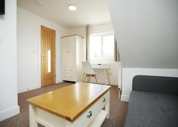 Gloucester Rd By N And N Stays, Newly Refurbed 6 Bed Ensuite House By N And N Ltd, Perfect For Contractors And Corporate Stays, Close To Ytl Arena Site, Pvt Parking For Vans And And Work Vehicles, Wifi *