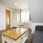 Gloucester Rd By N And N Stays, Recently Refurbed 6 Bed Ensuite House By N And N Ltd, Perfect For Contractors And Corporate Stays, Close To Ytl Arena Site, Pvt Parking For Vans And And Work Vehicles, Wifi *