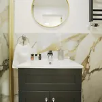 Gloucester Rd By N And N Stays, Recently Refurbed 6 Bed Ensuite House By N And N Ltd, Perfect For Contractors And Corporate Stays, Close To Ytl Arena Site, Pvt Parking For Vans And And Work Vehicles, Wifi Vakantiehuis *