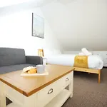 Gloucester Rd By N And N Stays, Recently Refurbed 6 Bed Ensuite House By N And N Ltd, Perfect For Contractors And Corporate Stays, Close To Ytl Arena Site, Pvt Parking For Vans And And Work Vehicles, Wifi