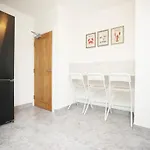 Gloucester Rd By N And N Stays, Recently Refurbed 6 Bed Ensuite House By N And N Ltd, Perfect For Contractors And Corporate Stays, Close To Ytl Arena Site, Pvt Parking For Vans And And Work Vehicles, Wifi