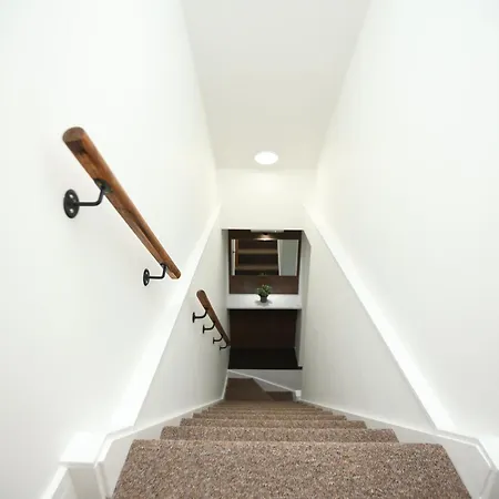 Gloucester Rd By N And N Stays, Newly Refurbed 6 Bed Ensuite House By N And N Ltd, Perfect For Contractors And Corporate Stays, Close To Ytl Arena Site, Pvt Parking For Vans And And Work Vehicles, Wifi *