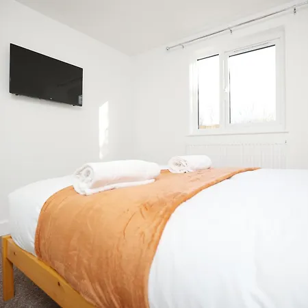 Gloucester Rd By N And N Stays, Recently Refurbed Large 6 Bed Ensuite House In Filton, Perfect For Contractors, Corporate And Families, Close To Ytl Arena Site, Pvt Parking For Vans And And Work Vehicles, Wifi *