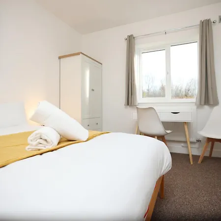 Gloucester Rd By N And N Stays, Recently Refurbed Large 6 Bed Ensuite House In Filton, Perfect For Contractors, Corporate And Families, Close To Ytl Arena Site, Pvt Parking For Vans And And Work Vehicles, Wifi *