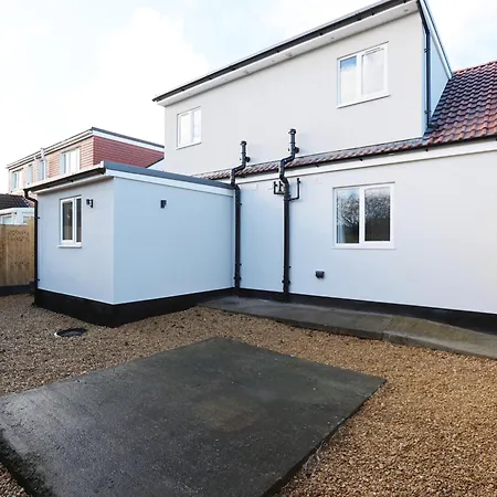 Gloucester Rd By N And N Stays, Recently Refurbed Large 6 Bed Ensuite House In Filton, Perfect For Contractors, Corporate And Families, Close To Ytl Arena Site, Pvt Parking For Vans And And Work Vehicles, Wifi Bristol