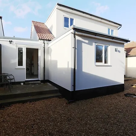 Gloucester Rd By N And N Stays, Recently Refurbed Large 6 Bed Ensuite House In Filton, Perfect For Contractors, Corporate And Families, Close To Ytl Arena Site, Pvt Parking For Vans And And Work Vehicles, Wifi Feriehus