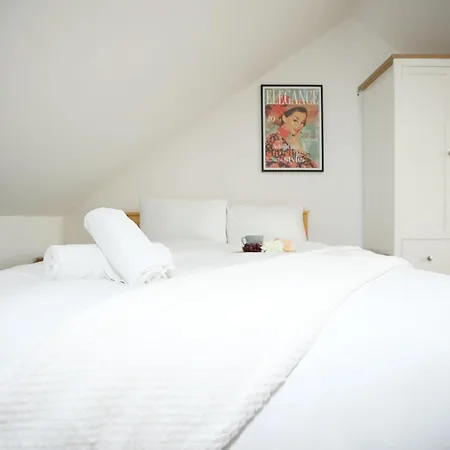 Gloucester Rd By N And N Stays, Recently Refurbed Large 6 Bed Ensuite House In Filton, Perfect For Contractors, Corporate And Families, Close To Ytl Arena Site, Pvt Parking For Vans And And Work Vehicles, Wifi Bristol