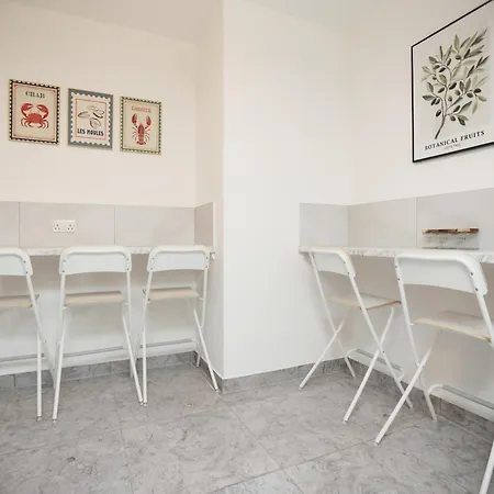 Feriehus Gloucester Rd By N And N Stays, Recently Refurbed Large 6 Bed Ensuite House In Filton, Perfect For Contractors, Corporate And Families, Close To Ytl Arena Site, Pvt Parking For Vans And And Work Vehicles, Wifi