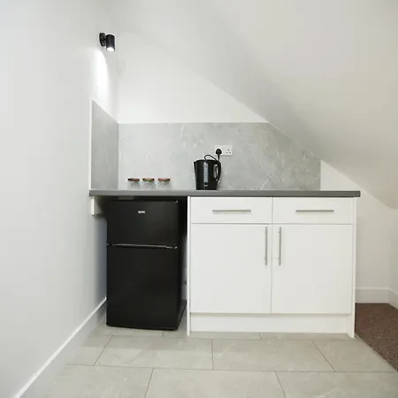 Gloucester Rd By N And N Stays, Recently Refurbed Large 6 Bed Ensuite House In Filton, Perfect For Contractors, Corporate And Families, Close To Ytl Arena Site, Pvt Parking For Vans And And Work Vehicles, Wifi Feriehus Bristol