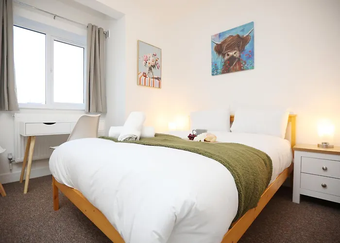 Gloucester Rd By N And N Stays, Newly Refurbed 6 Bed Ensuite House By N And N Ltd, Perfect For Contractors And Corporate Stays, Close To Ytl Arena Site, Pvt Parking For Vans And And Work Vehicles, Wifi Feriehus