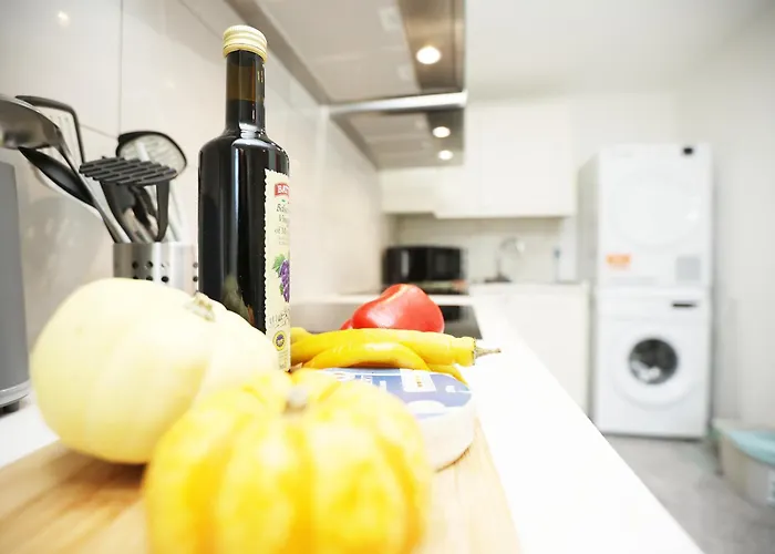 Gloucester Rd By N And N Stays, Newly Refurbed 6 Bed Ensuite House By N And N Ltd, Perfect For Contractors And Corporate Stays, Close To Ytl Arena Site, Pvt Parking For Vans And And Work Vehicles, Wifi *