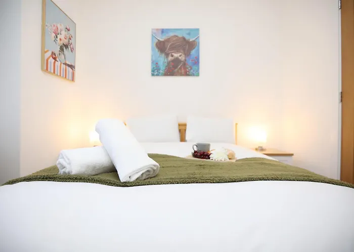 Gloucester Rd By N And N Stays, Newly Refurbed 6 Bed Ensuite House By N And N Ltd, Perfect For Contractors And Corporate Stays, Close To Ytl Arena Site, Pvt Parking For Vans And And Work Vehicles, Wifi Feriehus *