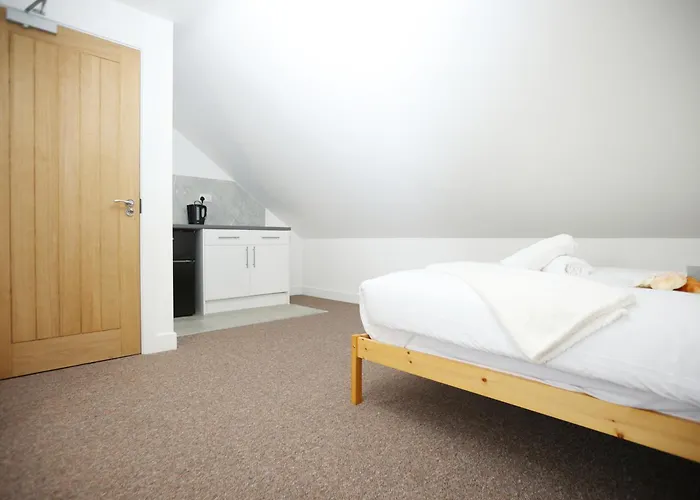 Gloucester Rd By N And N Stays, Newly Refurbed 6 Bed Ensuite House By N And N Ltd, Perfect For Contractors And Corporate Stays, Close To Ytl Arena Site, Pvt Parking For Vans And And Work Vehicles, Wifi