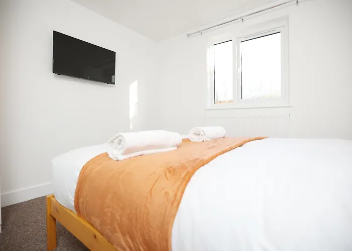 Gloucester Rd By N And N Stays, Newly Refurbed 6 Bed Ensuite House By N And N Ltd, Perfect For Contractors And Corporate Stays, Close To Ytl Arena Site, Pvt Parking For Vans And And Work Vehicles, Wifi *