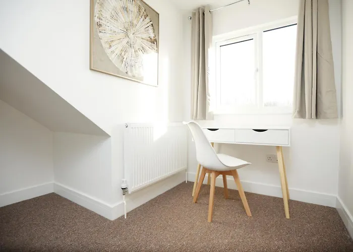 Gloucester Rd By N And N Stays, Newly Refurbed 6 Bed Ensuite House By N And N Ltd, Perfect For Contractors And Corporate Stays, Close To Ytl Arena Site, Pvt Parking For Vans And And Work Vehicles, Wifi Semesterbostad Bristol