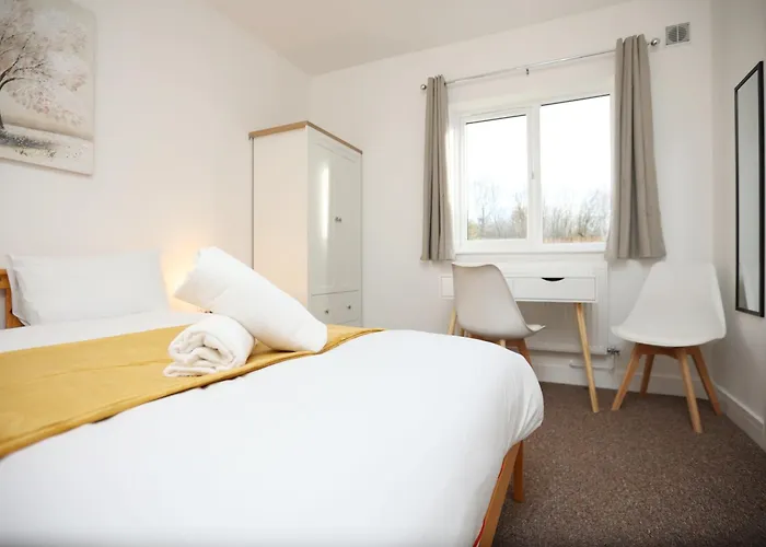 Gloucester Rd By N And N Stays, Newly Refurbed 6 Bed Ensuite House By N And N Ltd, Perfect For Contractors And Corporate Stays, Close To Ytl Arena Site, Pvt Parking For Vans And And Work Vehicles, Wifi *