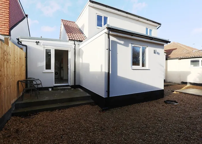 Gloucester Rd By N And N Stays, Newly Refurbed 6 Bed Ensuite House By N And N Ltd, Perfect For Contractors And Corporate Stays, Close To Ytl Arena Site, Pvt Parking For Vans And And Work Vehicles, Wifi Semesterbostad