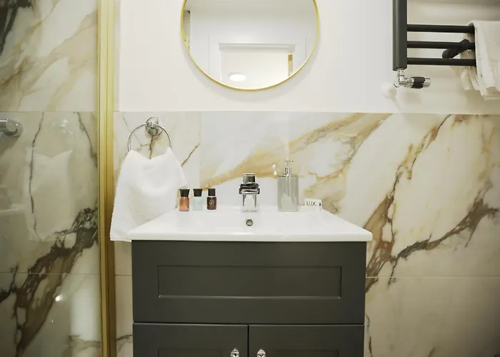 Gloucester Rd By N And N Stays, Newly Refurbed 6 Bed Ensuite House By N And N Ltd, Perfect For Contractors And Corporate Stays, Close To Ytl Arena Site, Pvt Parking For Vans And And Work Vehicles, Wifi Semesterbostad *