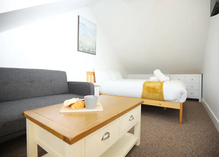 Gloucester Rd By N And N Stays, Newly Refurbed 6 Bed Ensuite House By N And N Ltd, Perfect For Contractors And Corporate Stays, Close To Ytl Arena Site, Pvt Parking For Vans And And Work Vehicles, Wifi