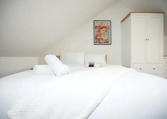 Gloucester Rd By N And N Stays, Newly Refurbed 6 Bed Ensuite House By N And N Ltd, Perfect For Contractors And Corporate Stays, Close To Ytl Arena Site, Pvt Parking For Vans And And Work Vehicles, Wifi Bristol