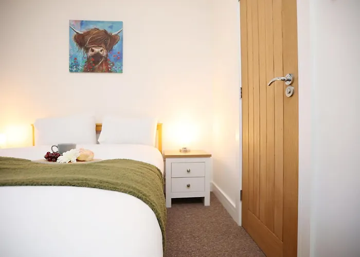 Gloucester Rd By N And N Stays, Newly Refurbed 6 Bed Ensuite House By N And N Ltd, Perfect For Contractors And Corporate Stays, Close To Ytl Arena Site, Pvt Parking For Vans And And Work Vehicles, Wifi