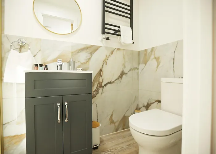 Gloucester Rd By N And N Stays, Newly Refurbed 6 Bed Ensuite House By N And N Ltd, Perfect For Contractors And Corporate Stays, Close To Ytl Arena Site, Pvt Parking For Vans And And Work Vehicles, Wifi Bristol