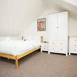 بيت للعطل Gloucester Rd By N And N Stays, Recently Refurbed 6 Bed Ensuite House By N And N Ltd, Perfect For Contractors And Corporate Stays, Close To Ytl Arena Site, Pvt Parking For Vans And And Work Vehicles, Wifi